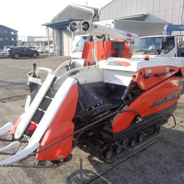 Moissonneuse-batteuse Kubota AR218