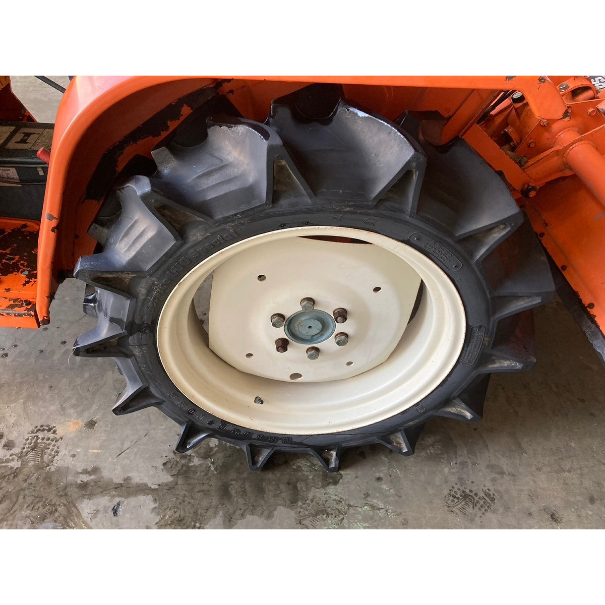 Tracteur Kubota B1600D 700h