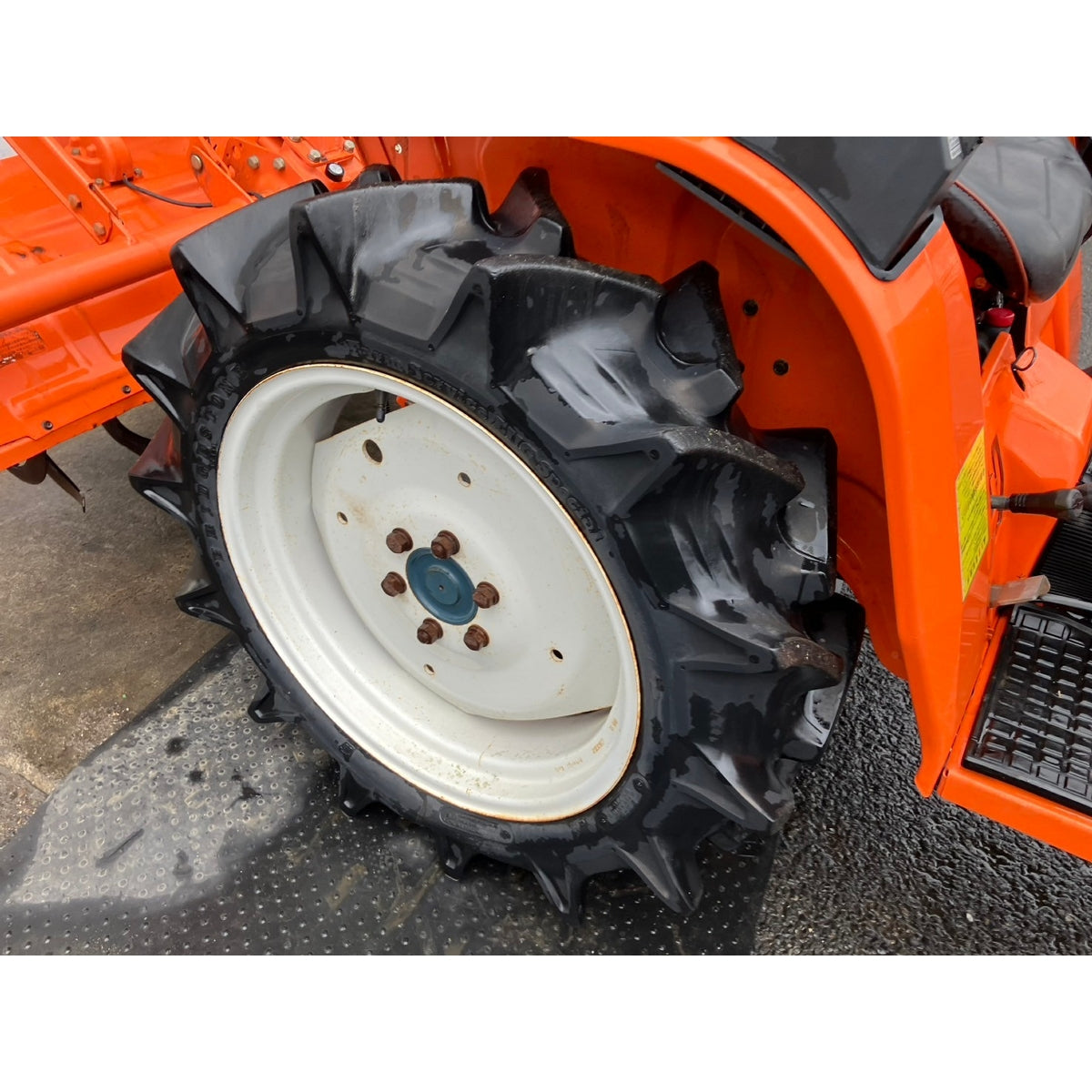 Tracteur Kubota B1-17 697h