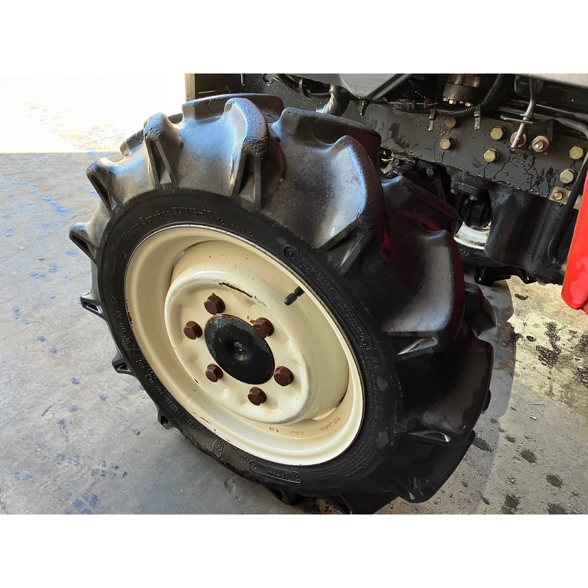 Tracteur Mitsubishi MT240 768h