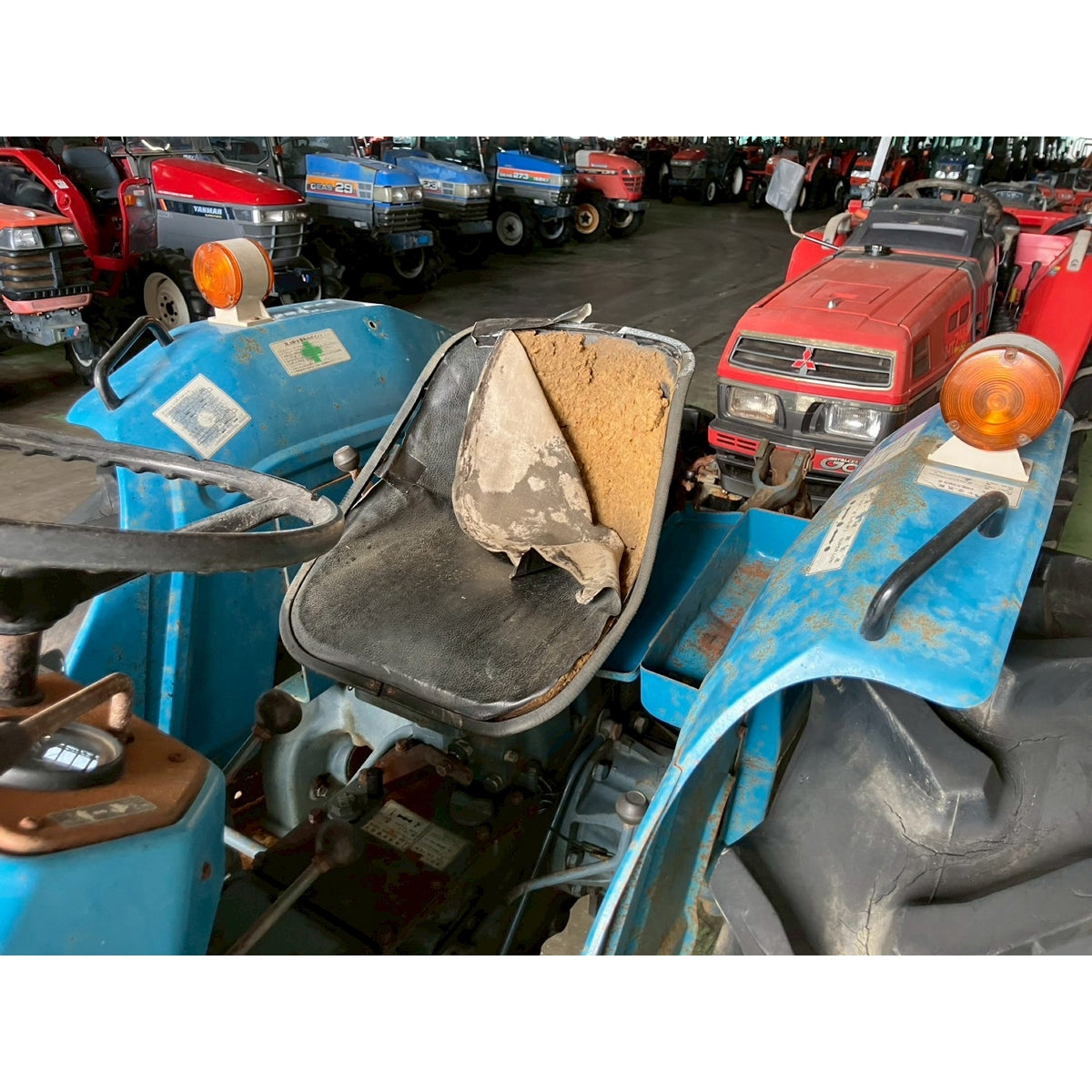Tracteur Mitsubishi D3200S 1189h