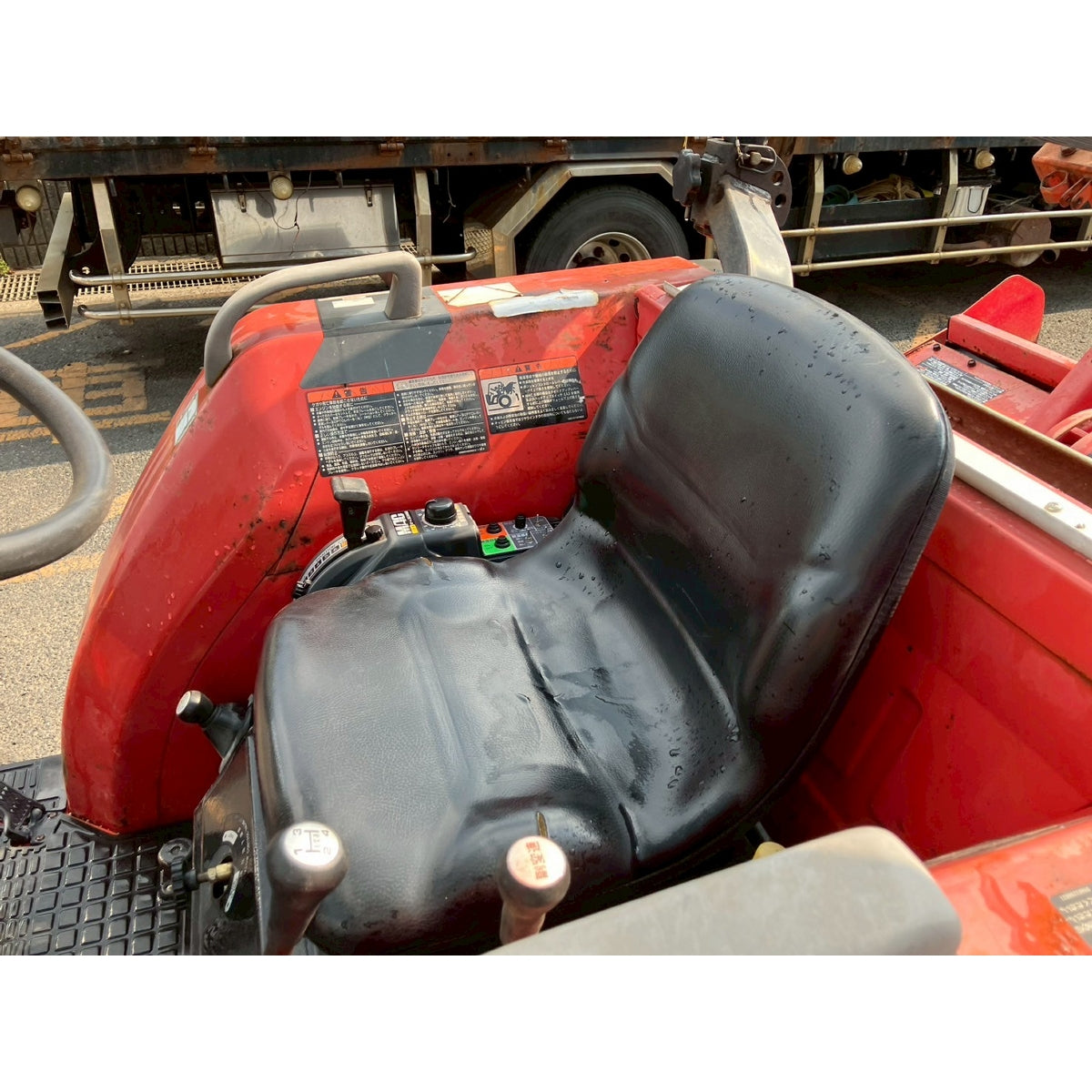 Tracteur Mitsubishi MT266 2030h