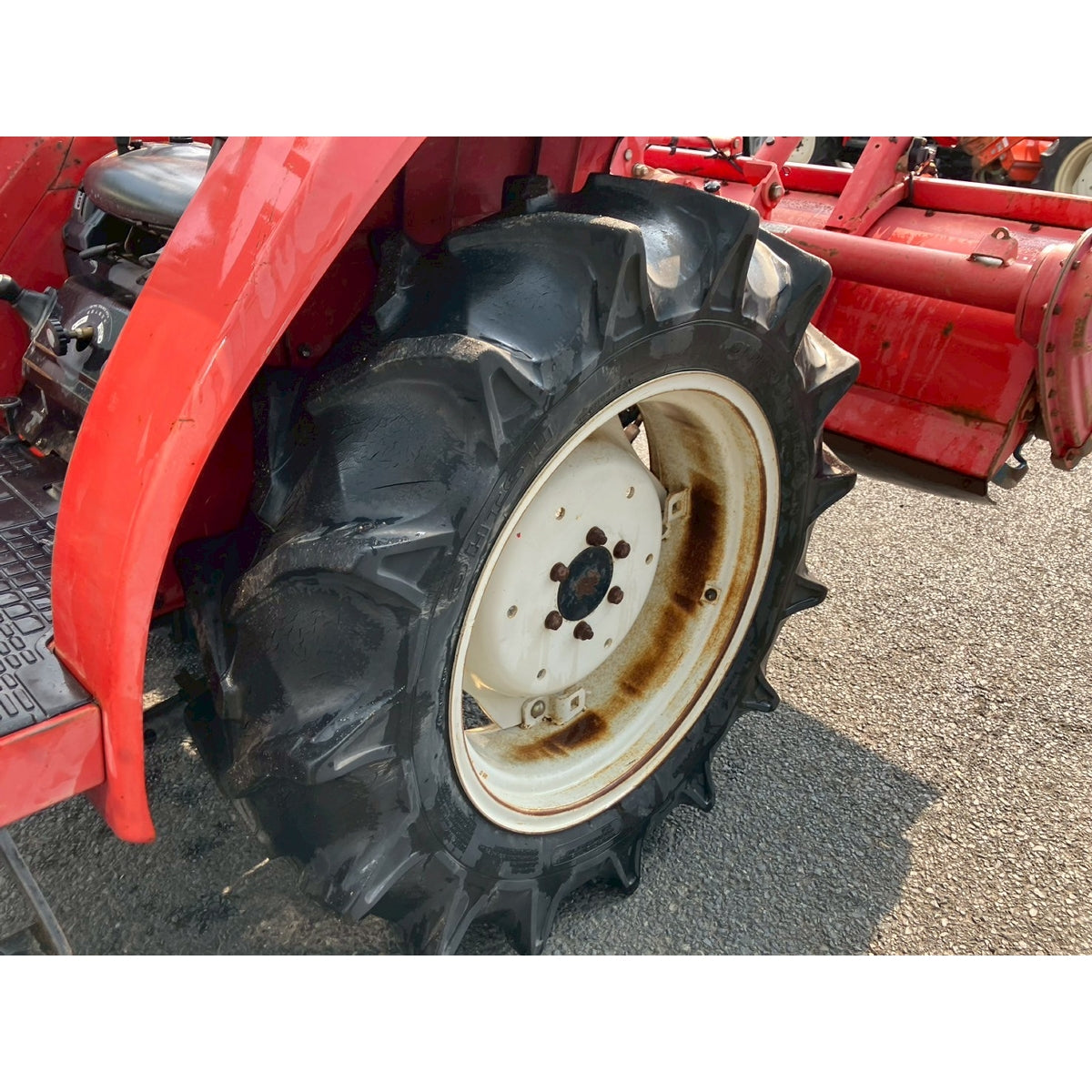 Tracteur Mitsubishi MT266 2030h