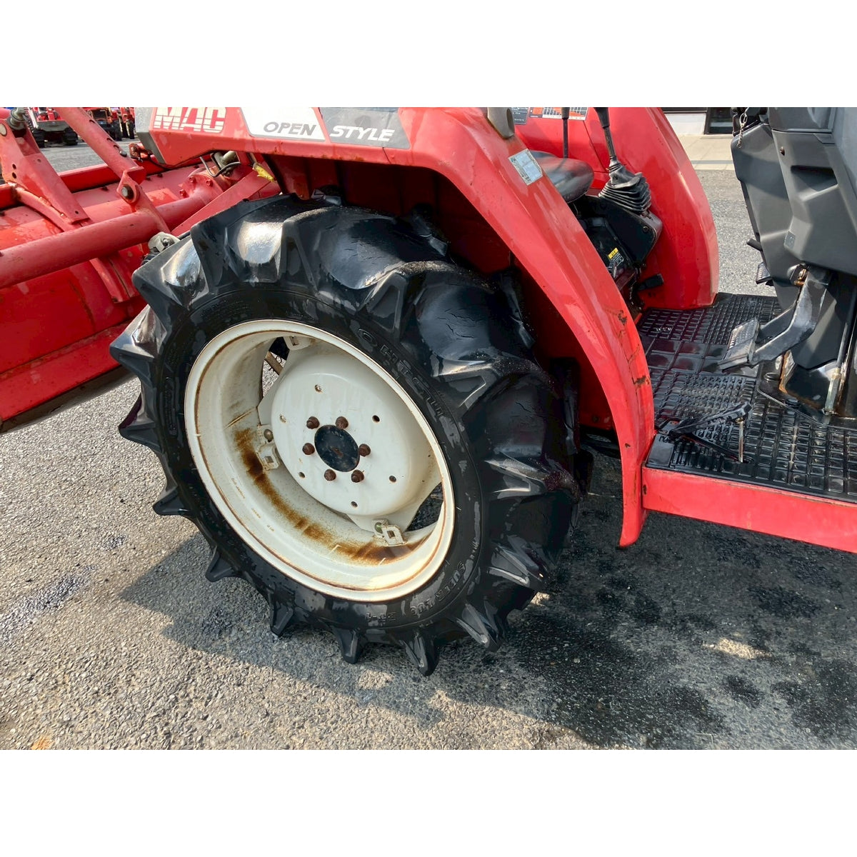 Tracteur Mitsubishi MT266 2030h