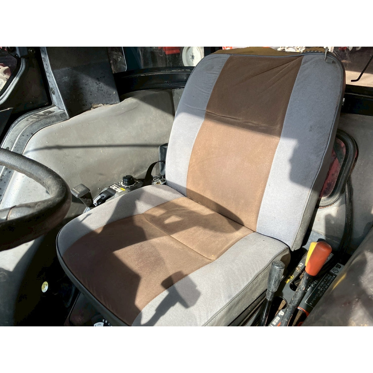 Tracteur Mitsubishi MT305D 819h