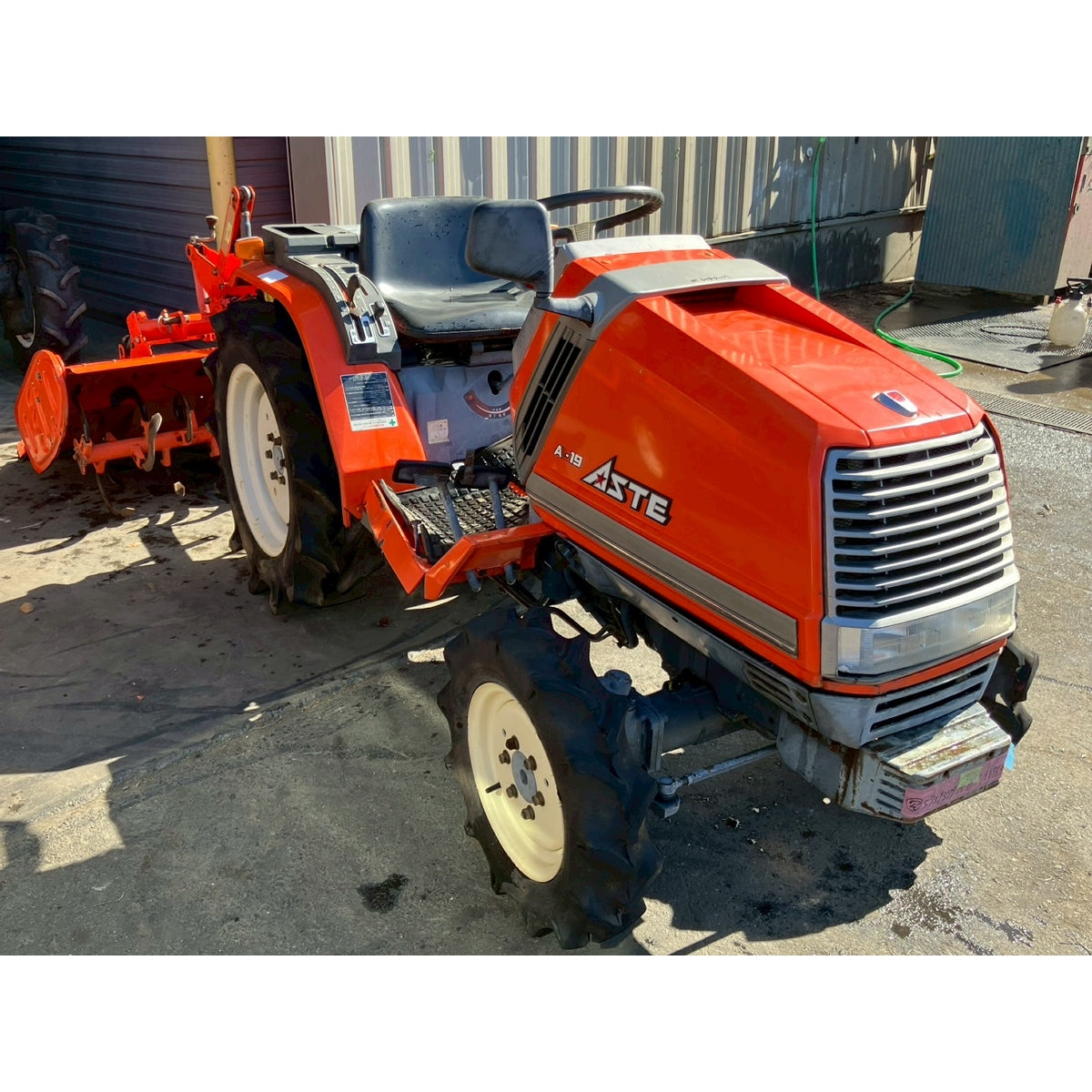 Tracteur Kubota A-19D 893h