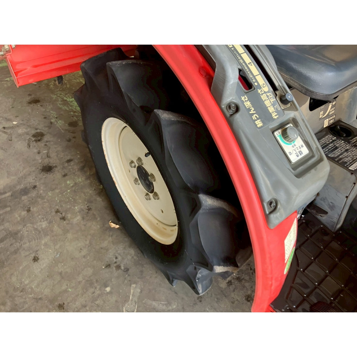 Tracteur Mitsubishi GF130 172h