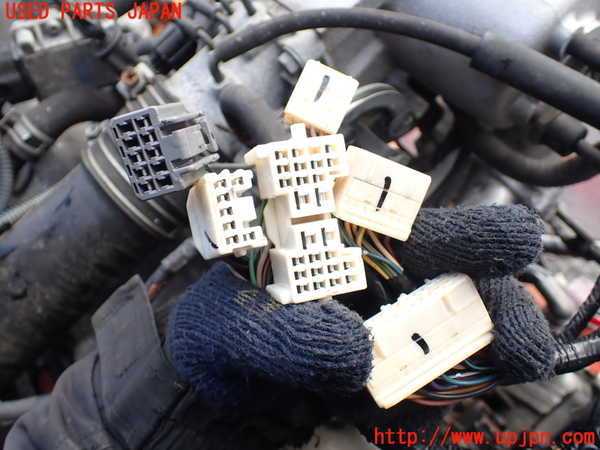 WP24015 HILUX SURF (RZN185W) Ensemble de transmission moteur (auxiliaires et ECU) 3RZ-FE 4FAT utilisé